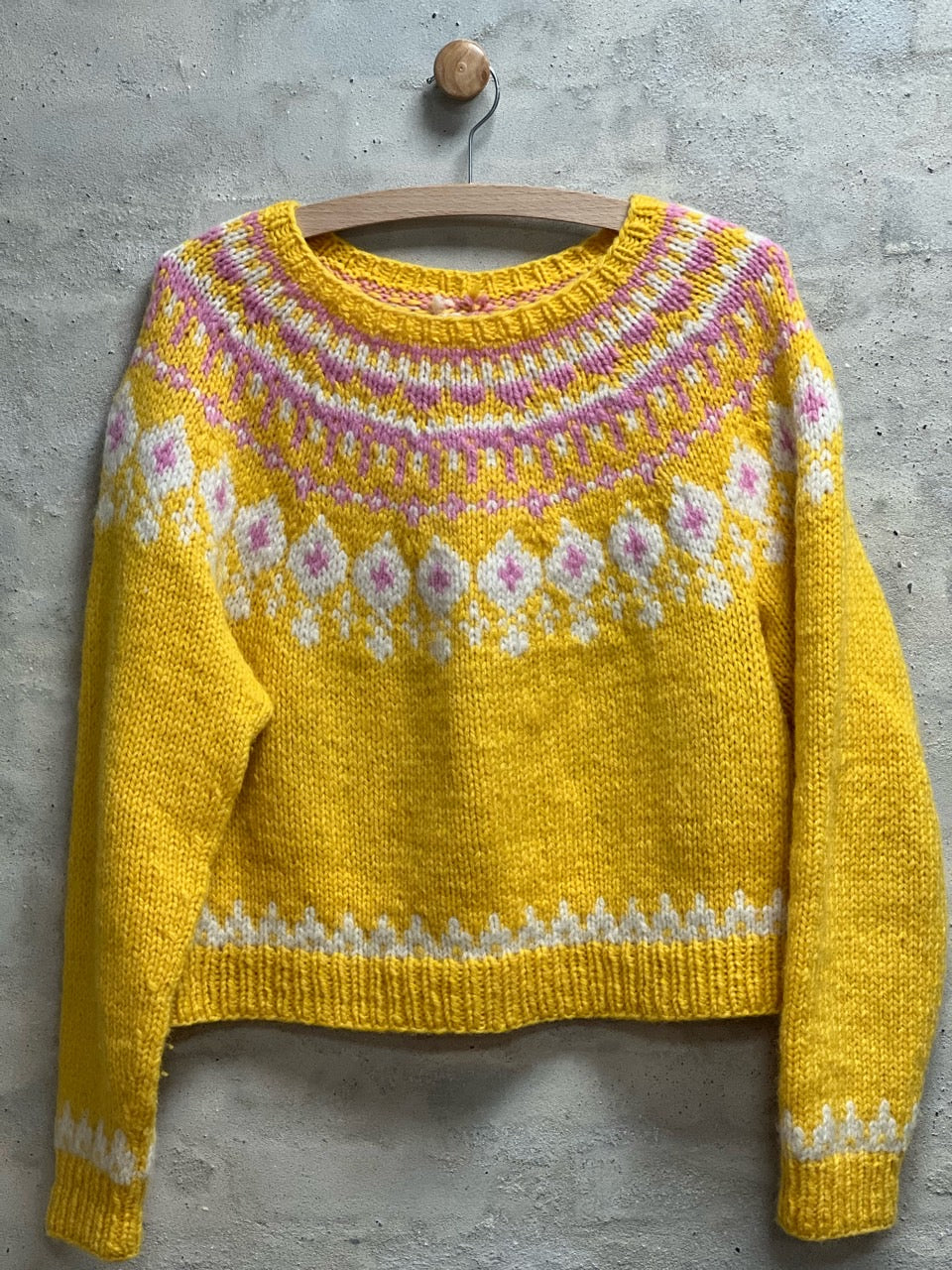 Butiksmodel | Sandnes | Grynet Påskegenser